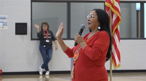 Sacajawea descendants speak at Sacajawea Middle。